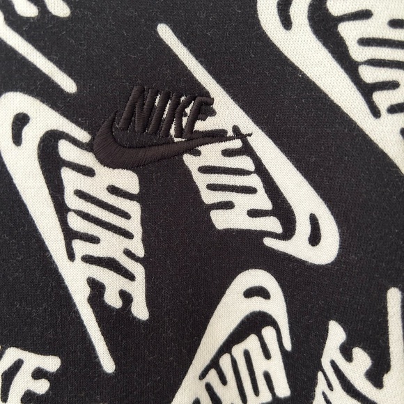 Nike Men's Black and White Patterned Hoodie - Picture 5 of 12